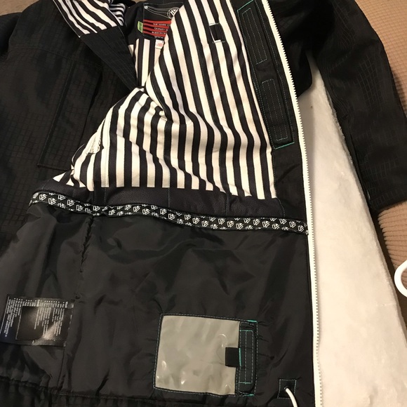 The White Collection ski/winter Jacket, size Small - Picture 13 of 16